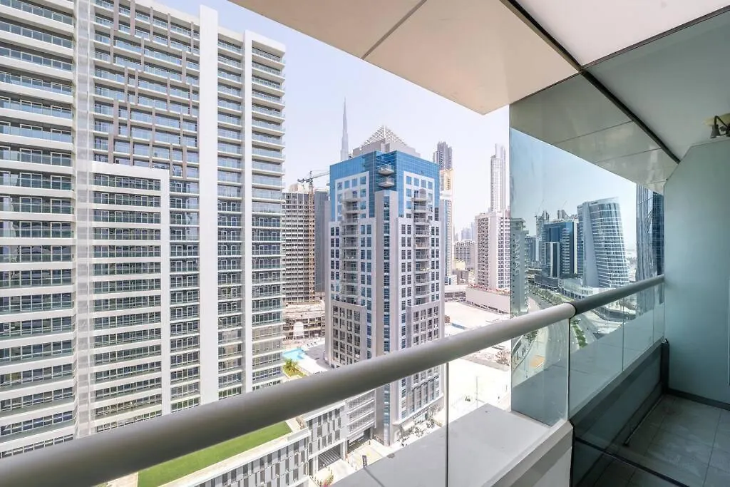 Studio Canal View With Partial Burj Khalifa View 5Min To Dubai Mall Apartment