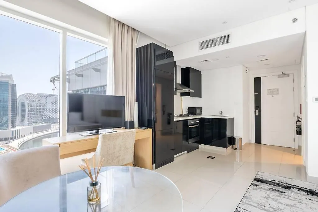 Studio Canal View With Partial Burj Khalifa View 5Min To Dubai Mall