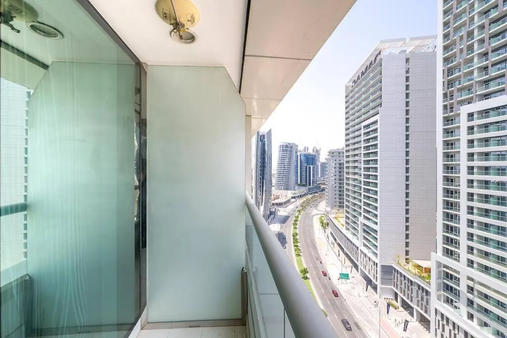 Studio Canal View With Partial Burj Khalifa View 5Min To Dubai Mall